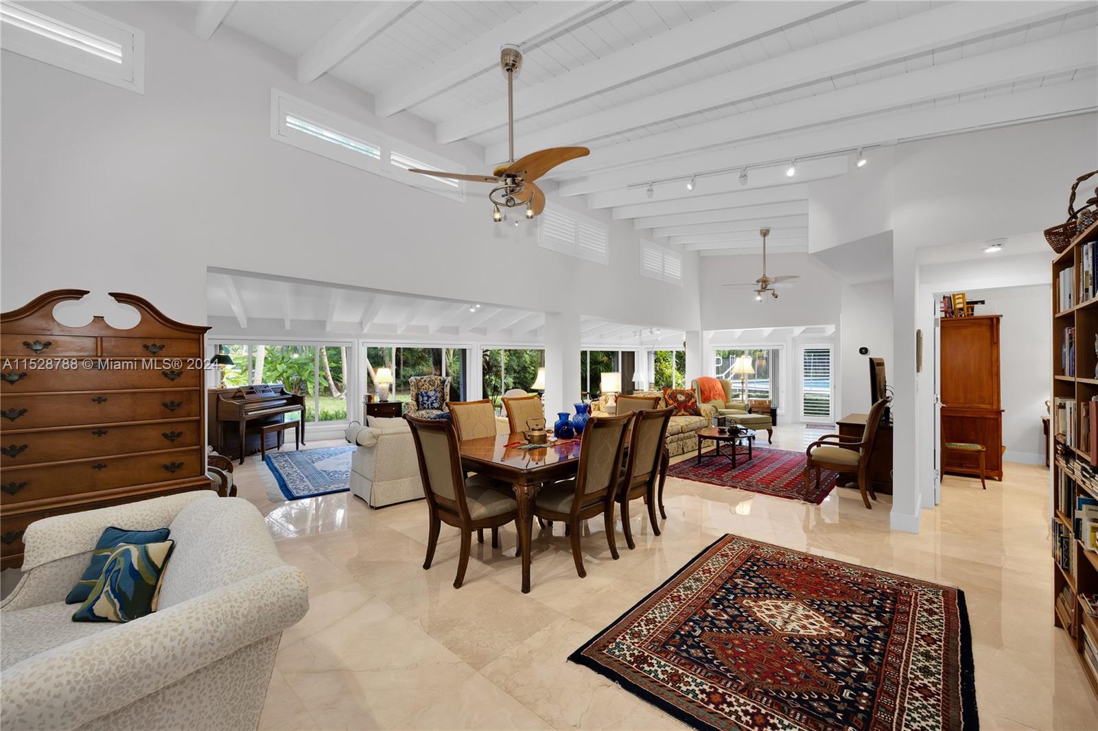 HOLIDAY ESTS - Residential