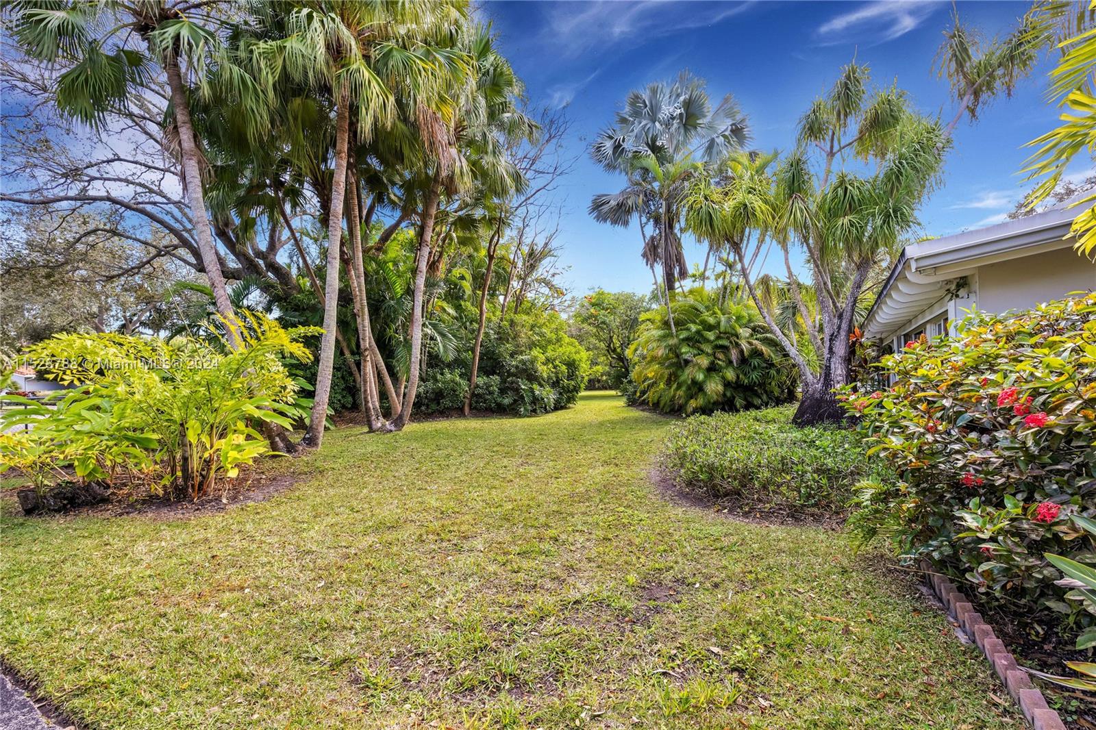 HOLIDAY ESTS - Residential