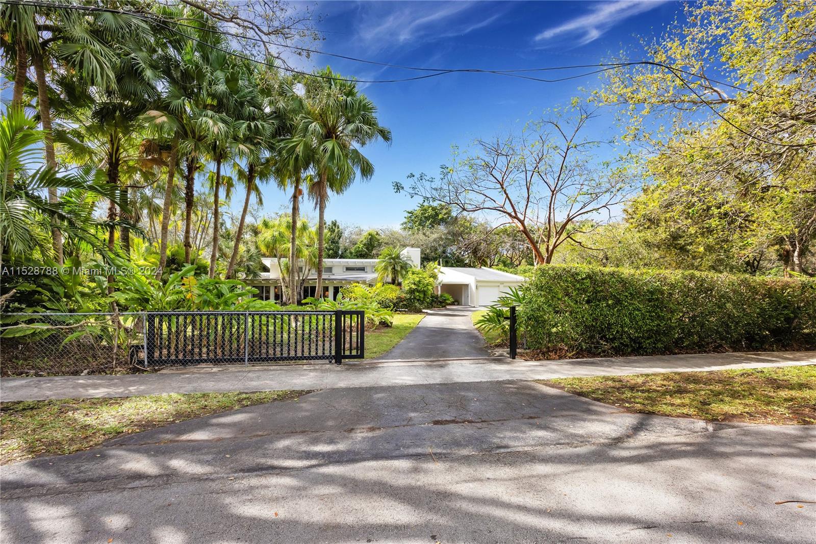 HOLIDAY ESTS - Residential