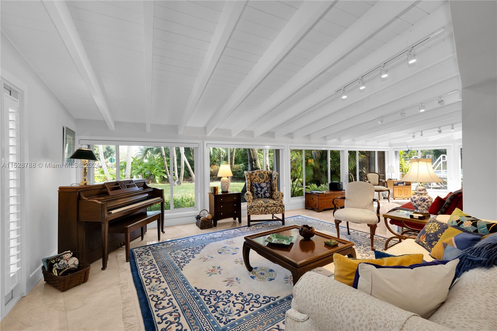 HOLIDAY ESTS - Residential