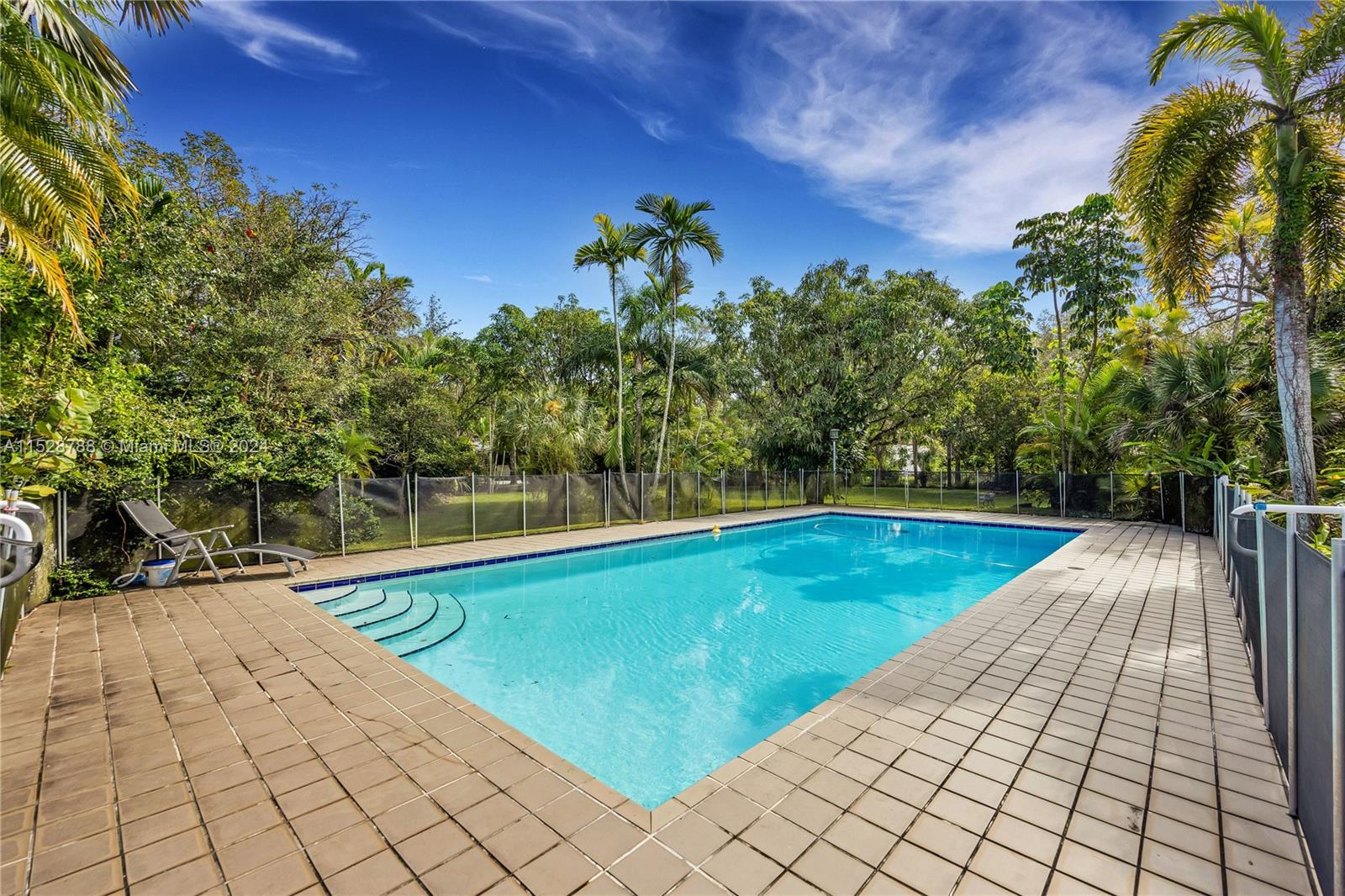 HOLIDAY ESTS - Residential