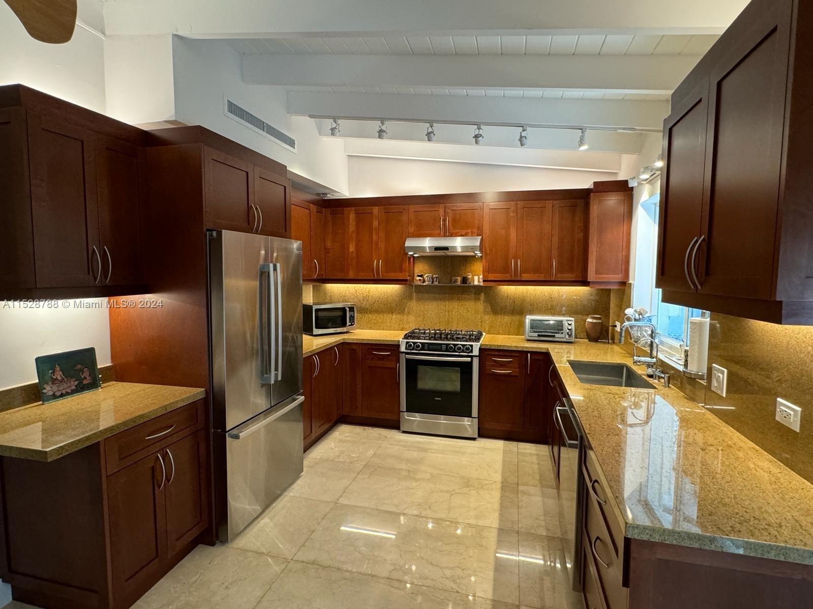 HOLIDAY ESTS - Residential