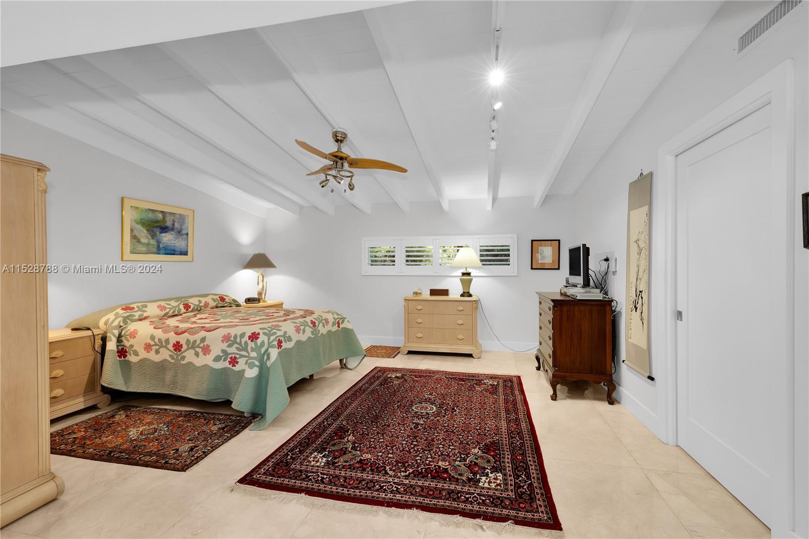 HOLIDAY ESTS - Residential