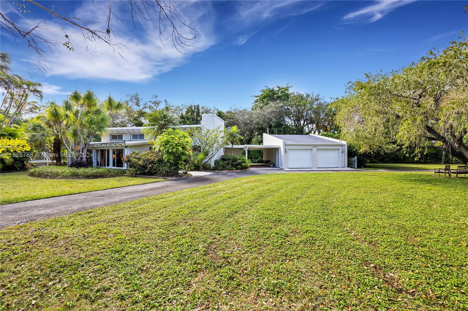 HOLIDAY ESTS - Residential