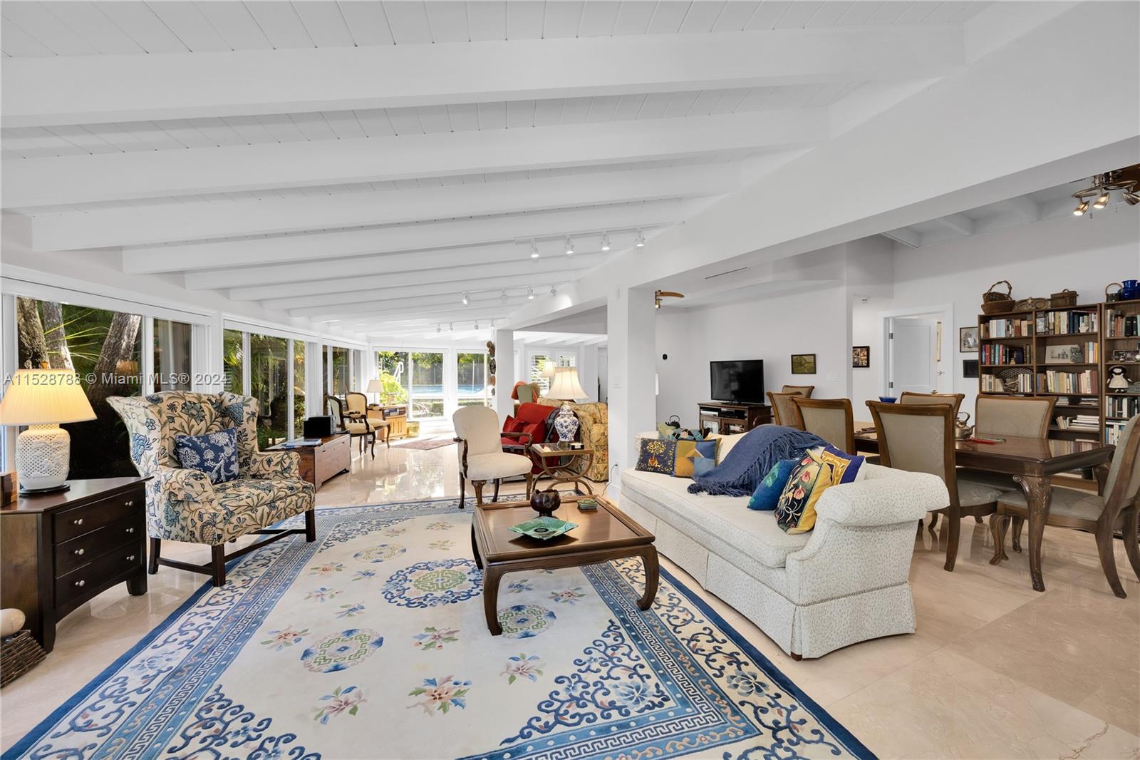 HOLIDAY ESTS - Residential