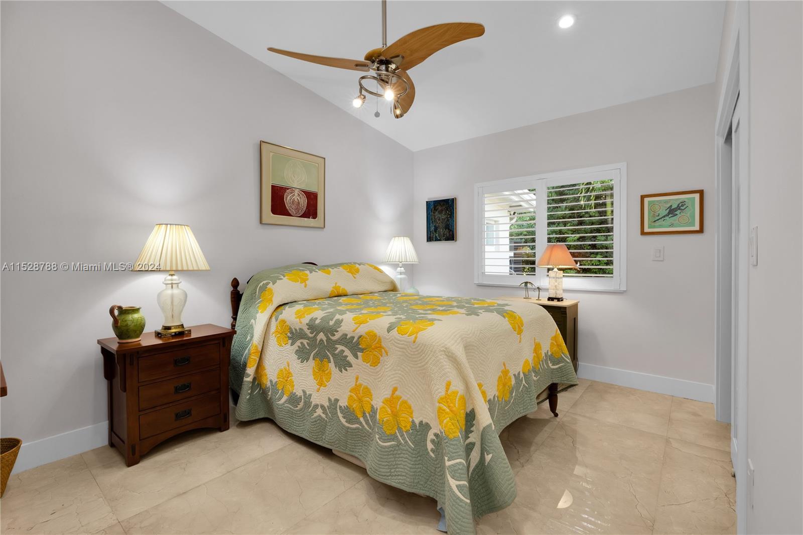 HOLIDAY ESTS - Residential