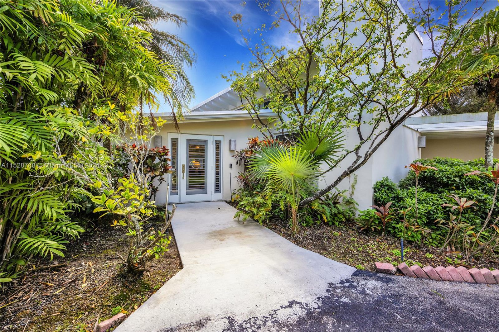 HOLIDAY ESTS - Residential