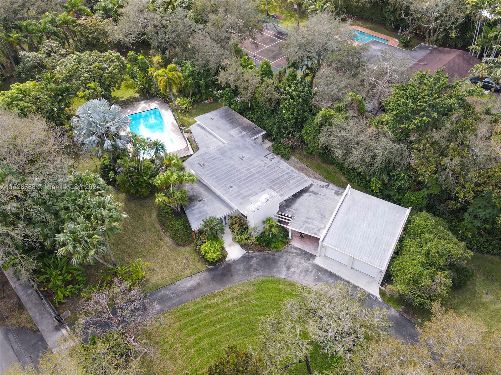 HOLIDAY ESTS - Residential