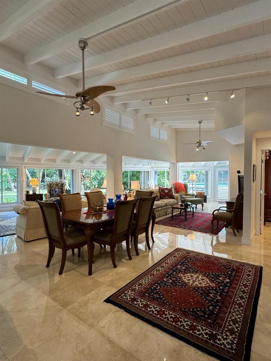 HOLIDAY ESTS - Residential