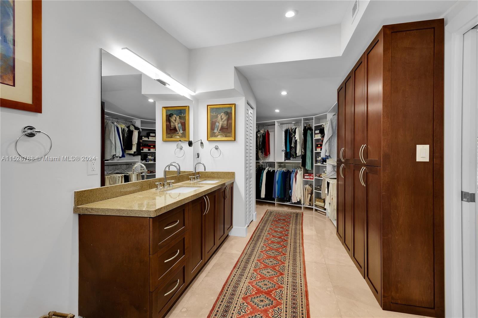 HOLIDAY ESTS - Residential