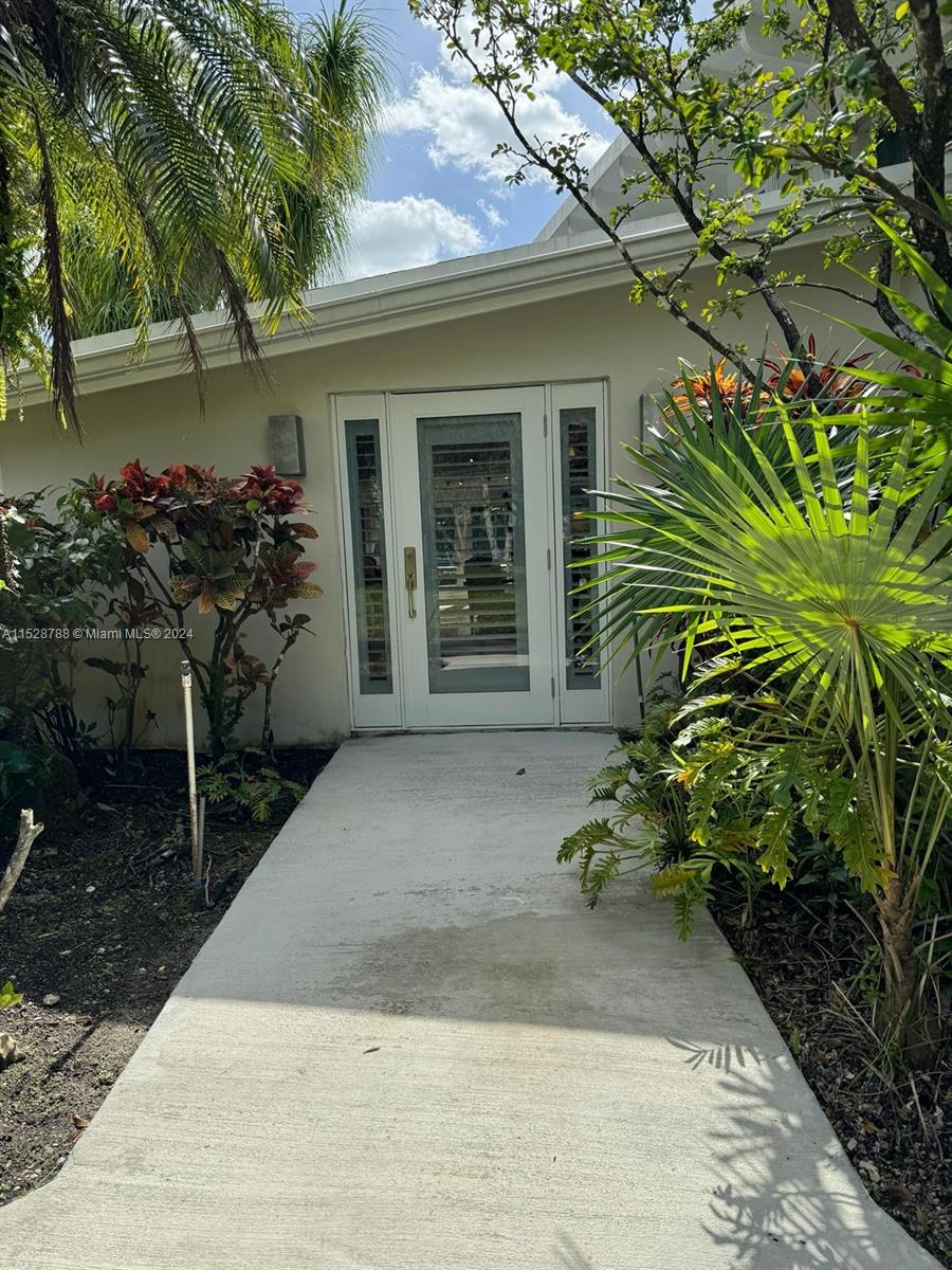 HOLIDAY ESTS - Residential