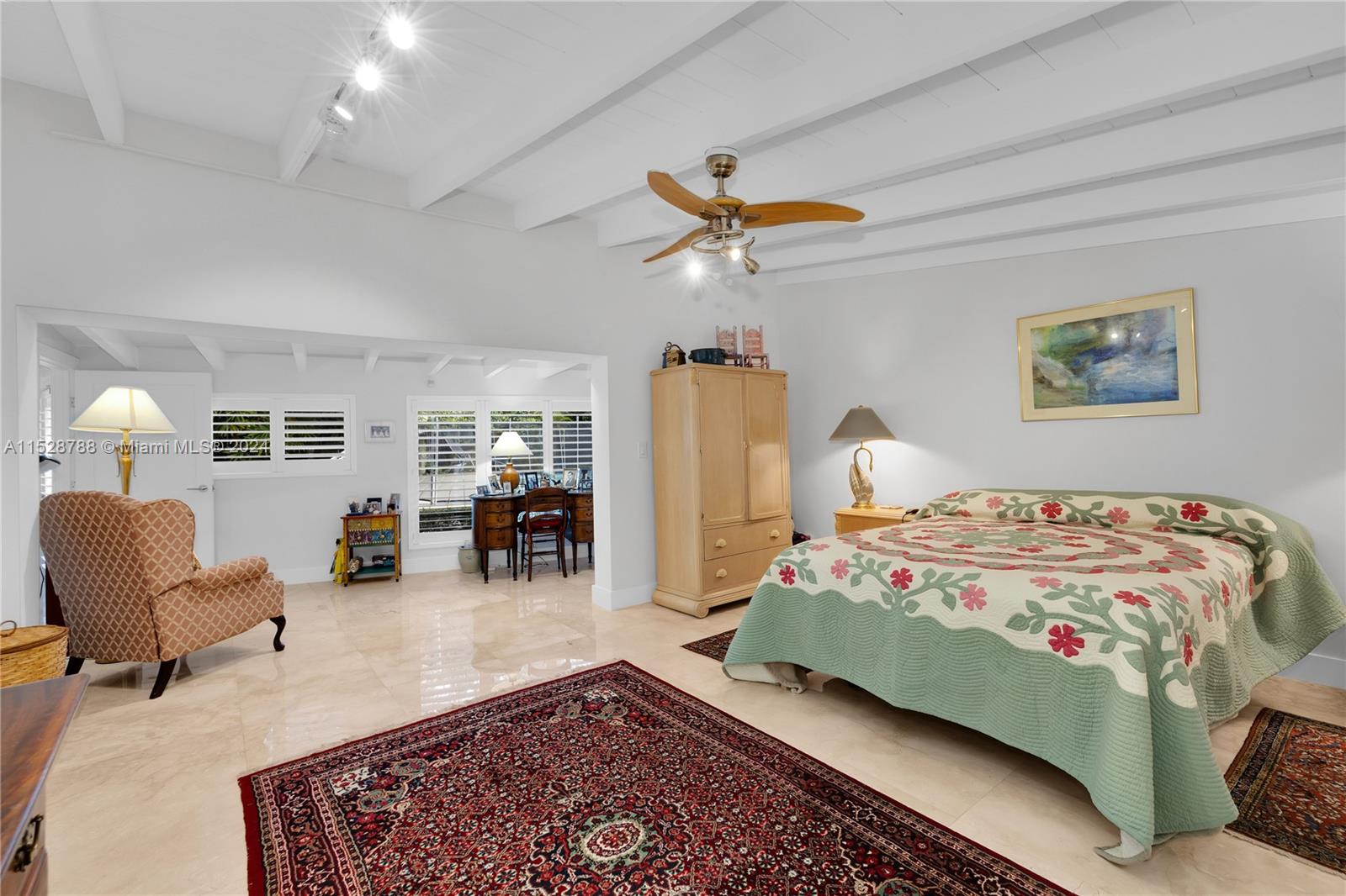 HOLIDAY ESTS - Residential