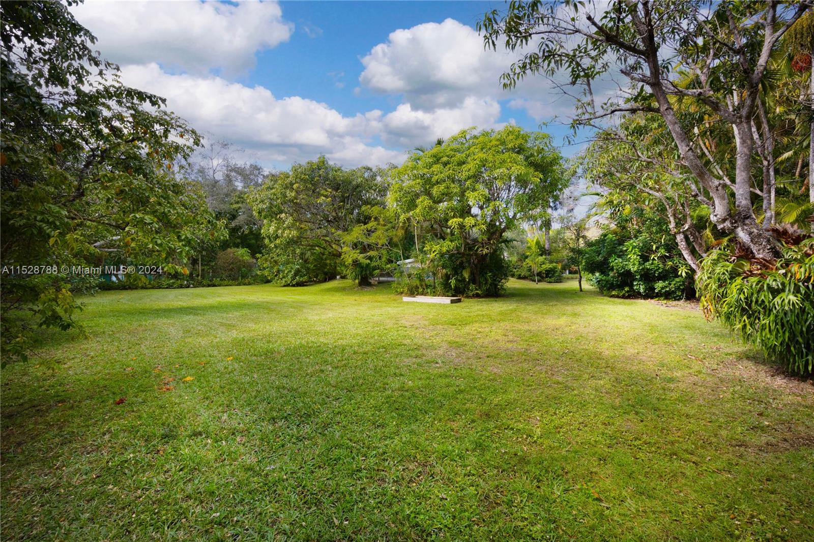 HOLIDAY ESTS - Residential