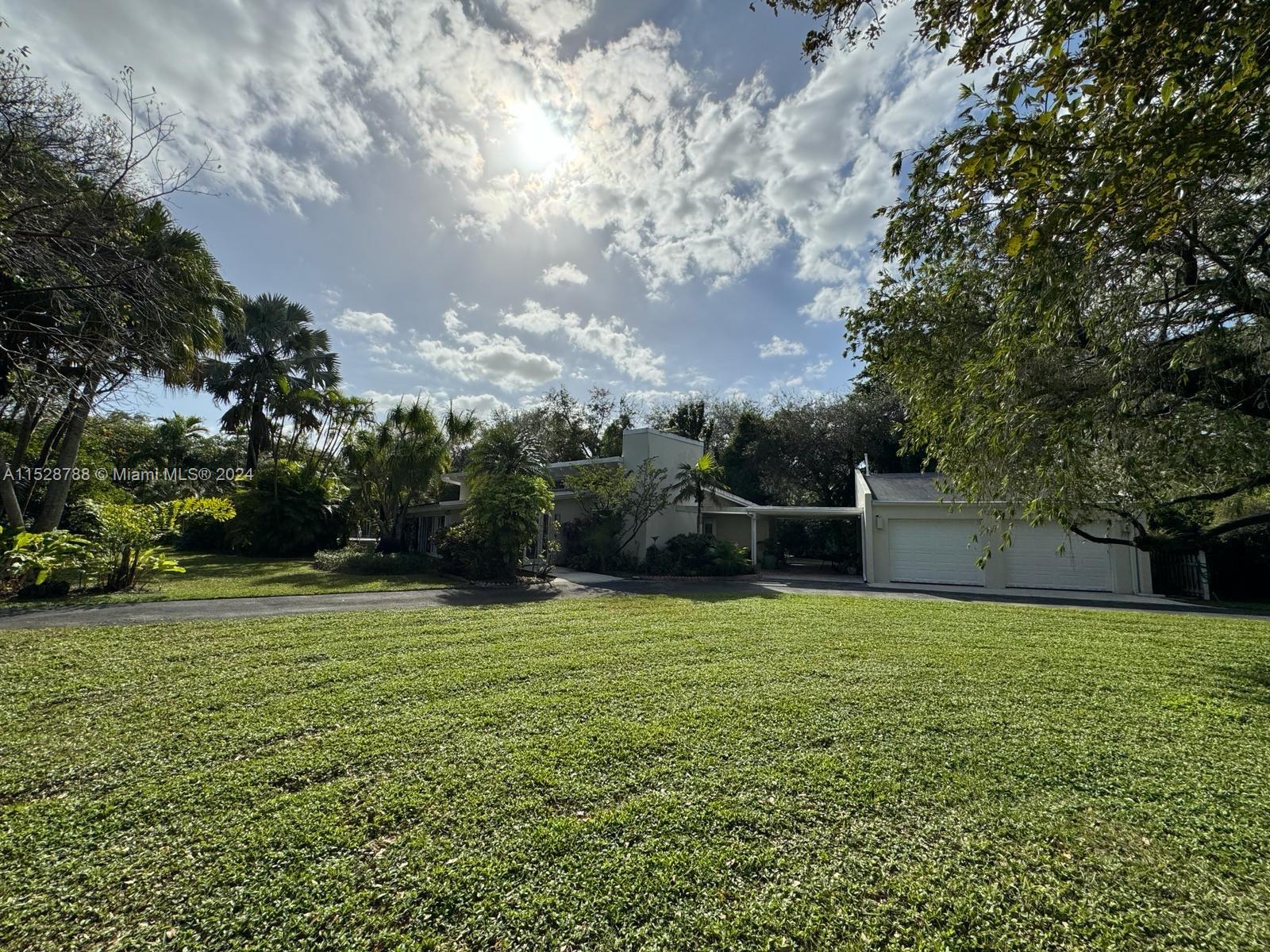 HOLIDAY ESTS - Residential