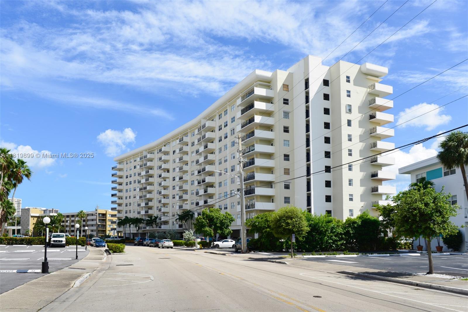 401 Golden Isles Dr 613, Hallandale Beach, Broward County, Florida - 2 Bedrooms  
2 Bathrooms - 