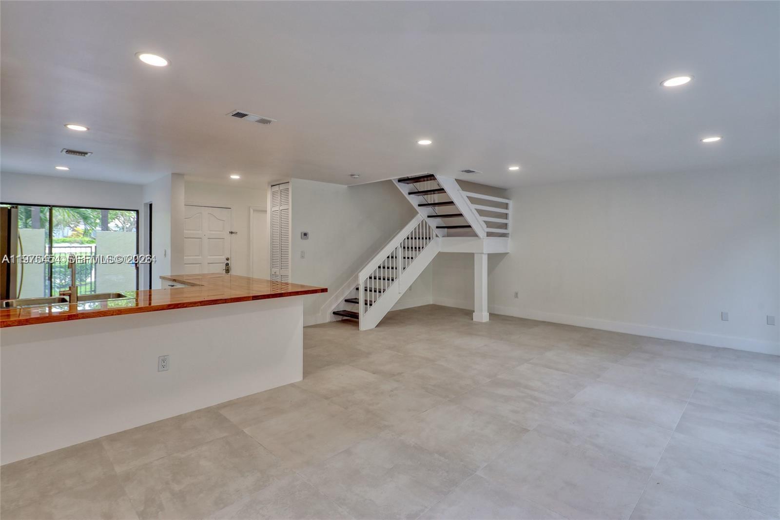 COSTA DEL SOL CONDO J - Residential