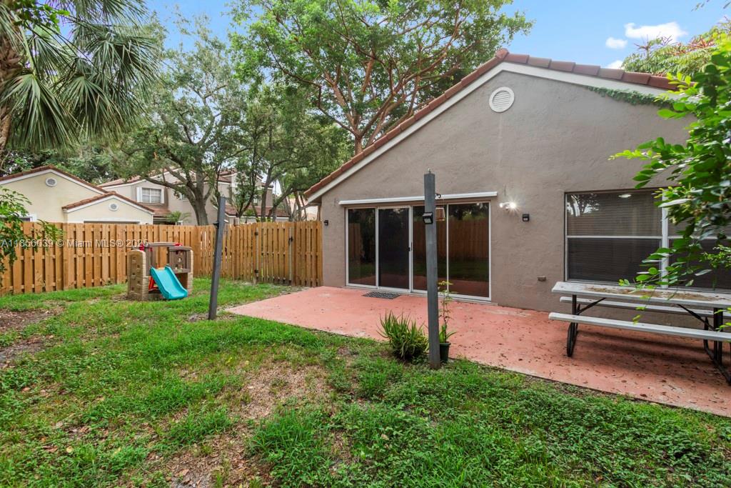 BRIDGEWATER AT PLANTATION - Residential