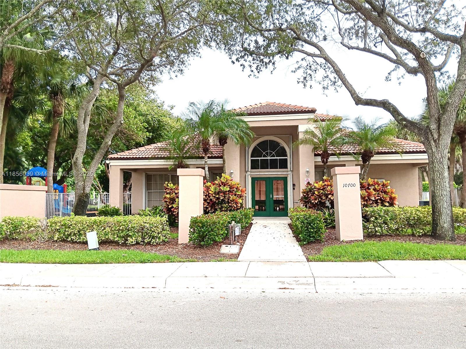 BRIDGEWATER AT PLANTATION - Residential