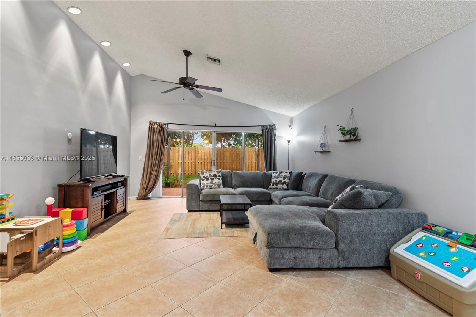 BRIDGEWATER AT PLANTATION - Residential