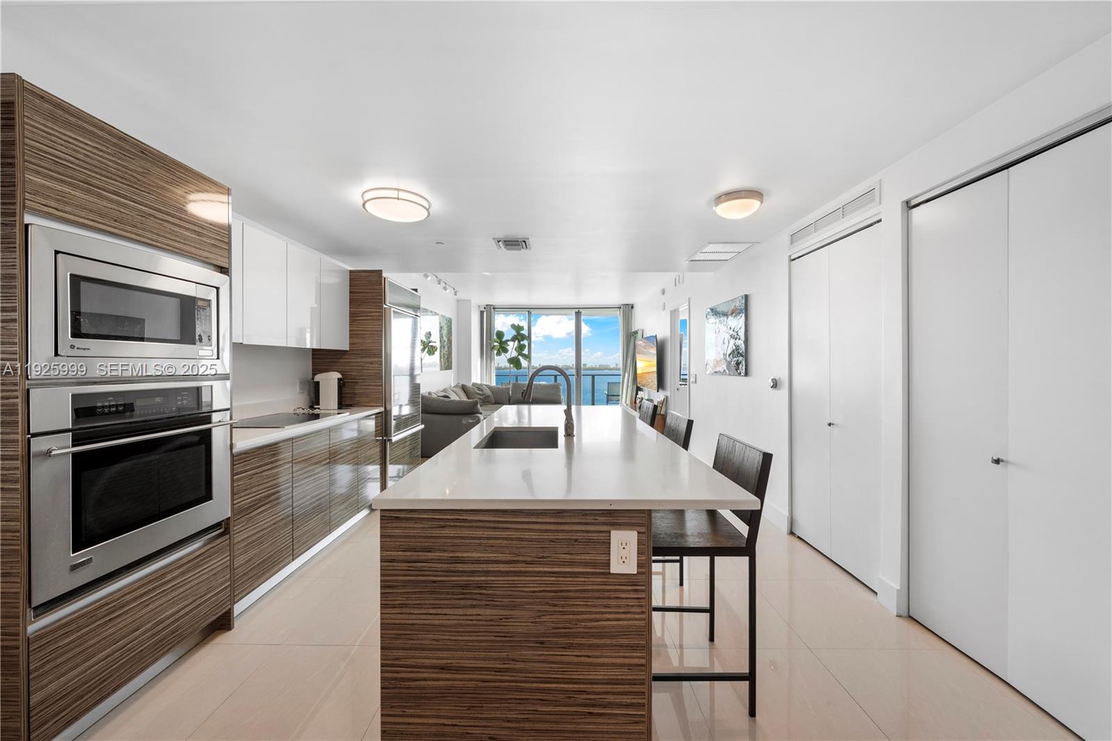 ICON BAY CONDO - Residential