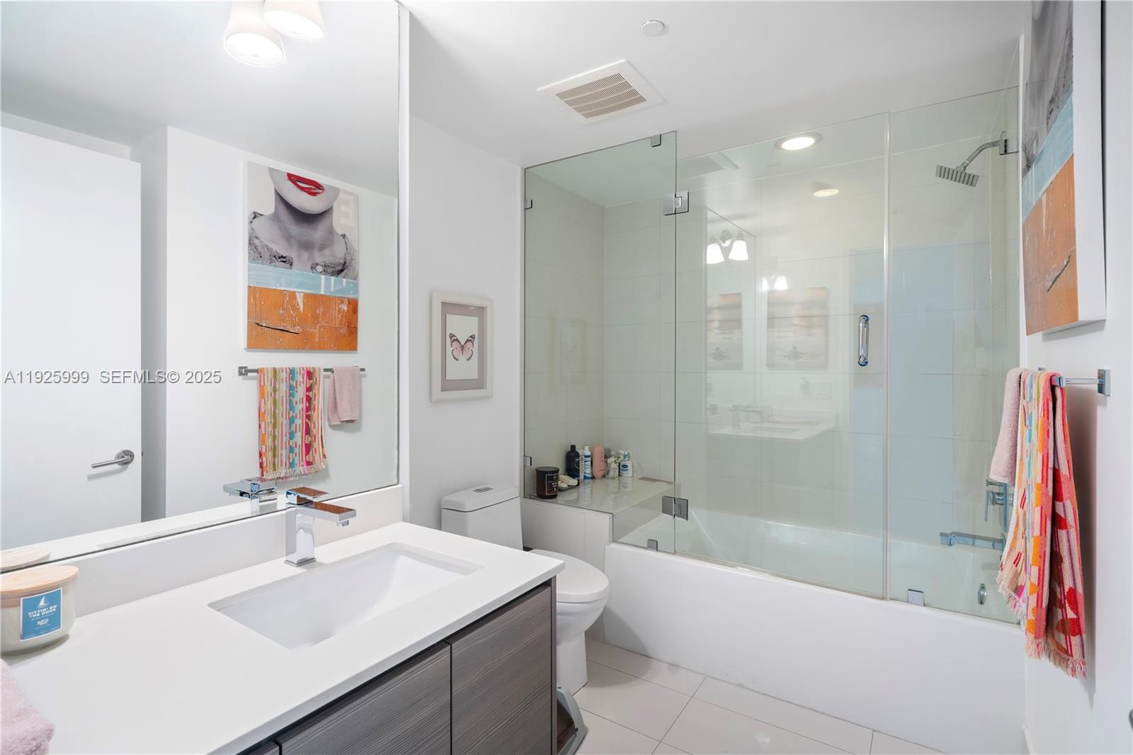 ICON BAY CONDO - Residential