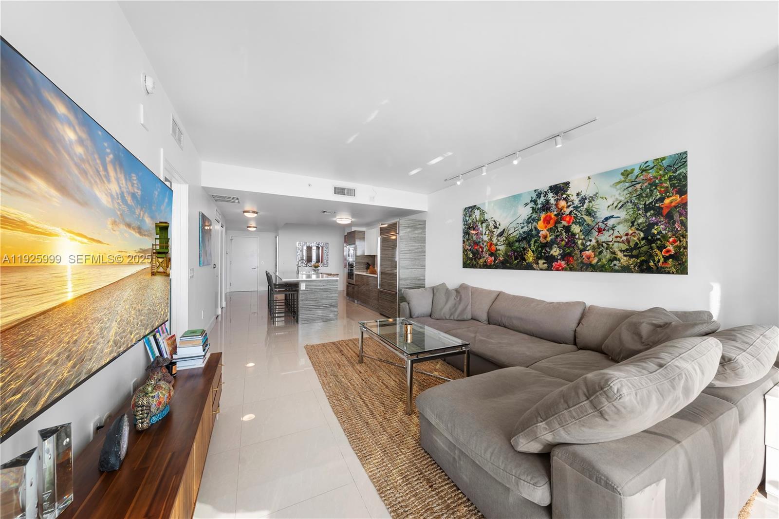 ICON BAY CONDO - Residential