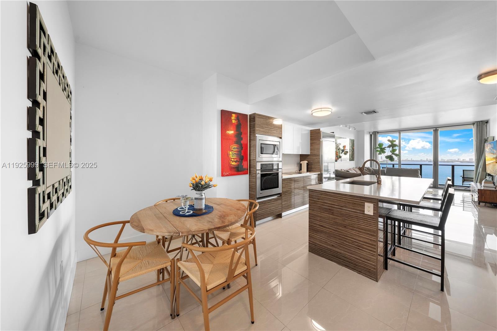 ICON BAY CONDO - Residential