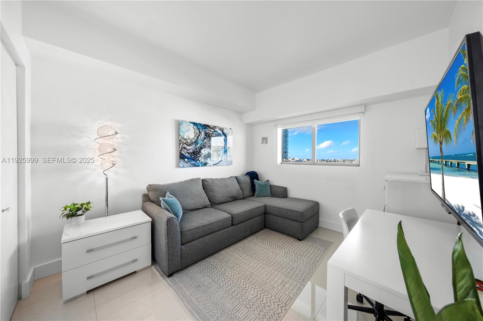 ICON BAY CONDO - Residential