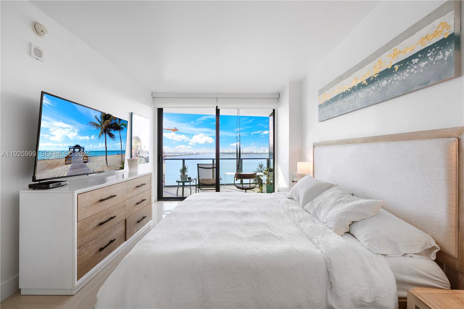 ICON BAY CONDO - Residential