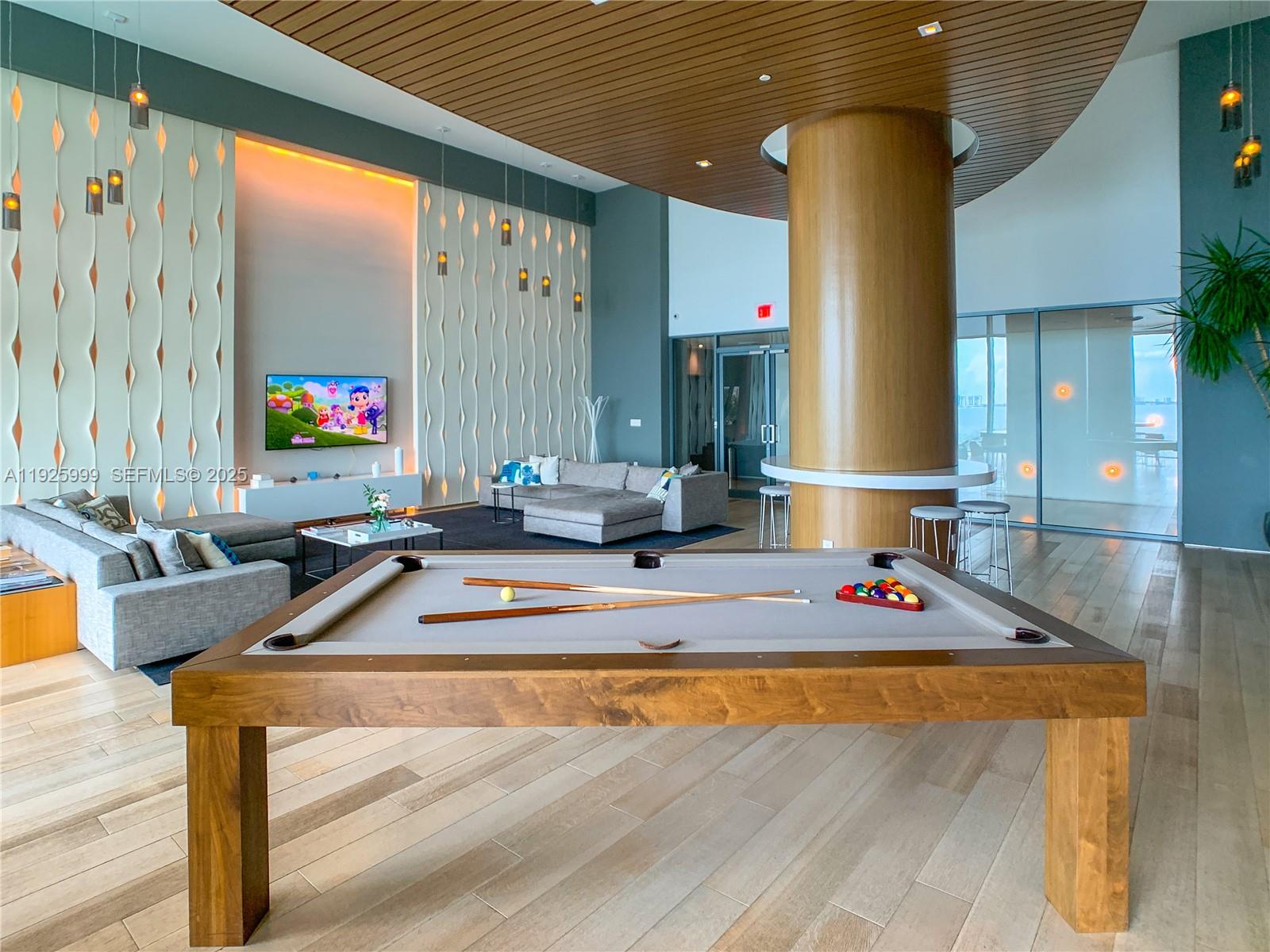 ICON BAY CONDO - Residential