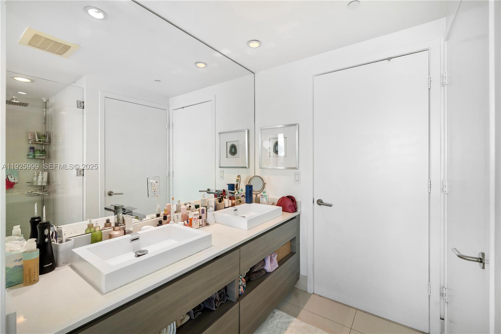 ICON BAY CONDO - Residential