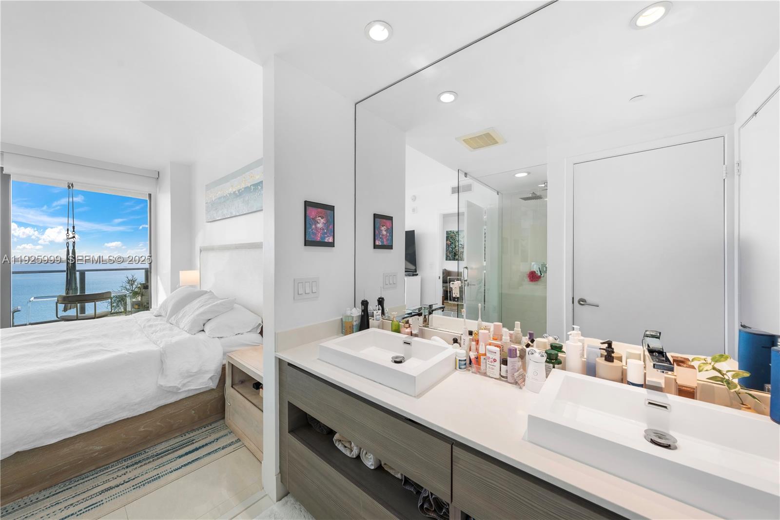 ICON BAY CONDO - Residential