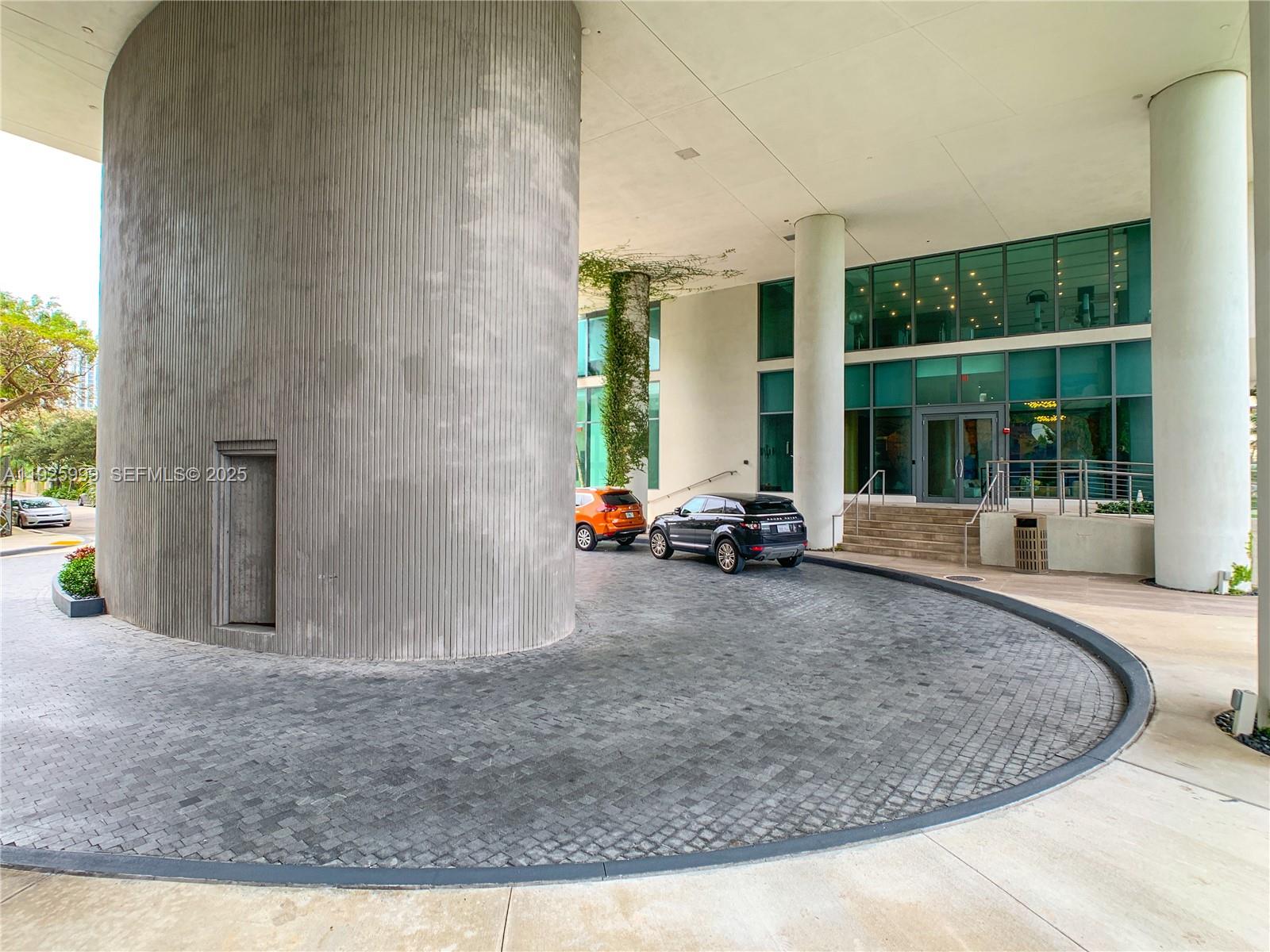 ICON BAY CONDO - Residential