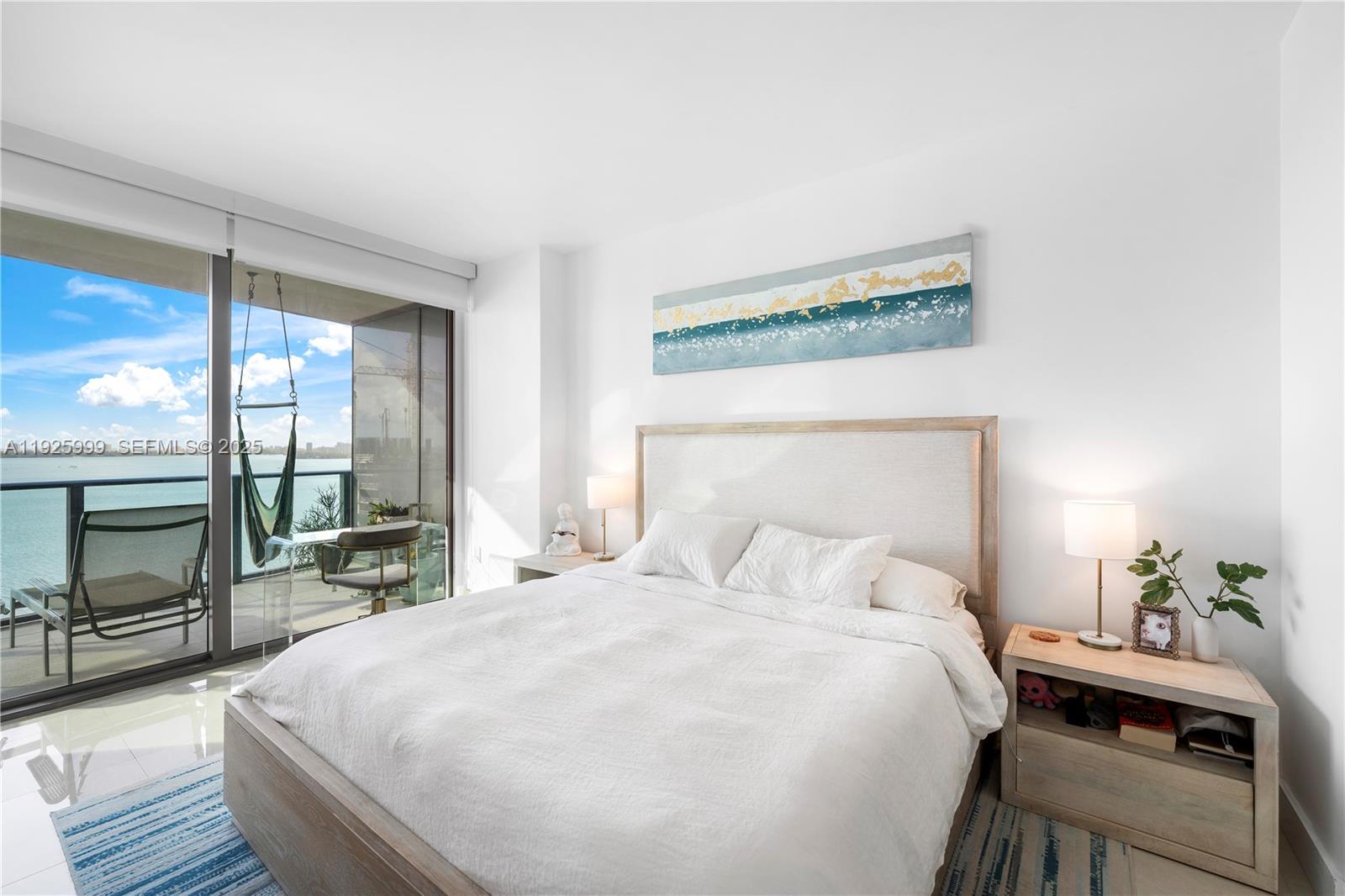 ICON BAY CONDO - Residential