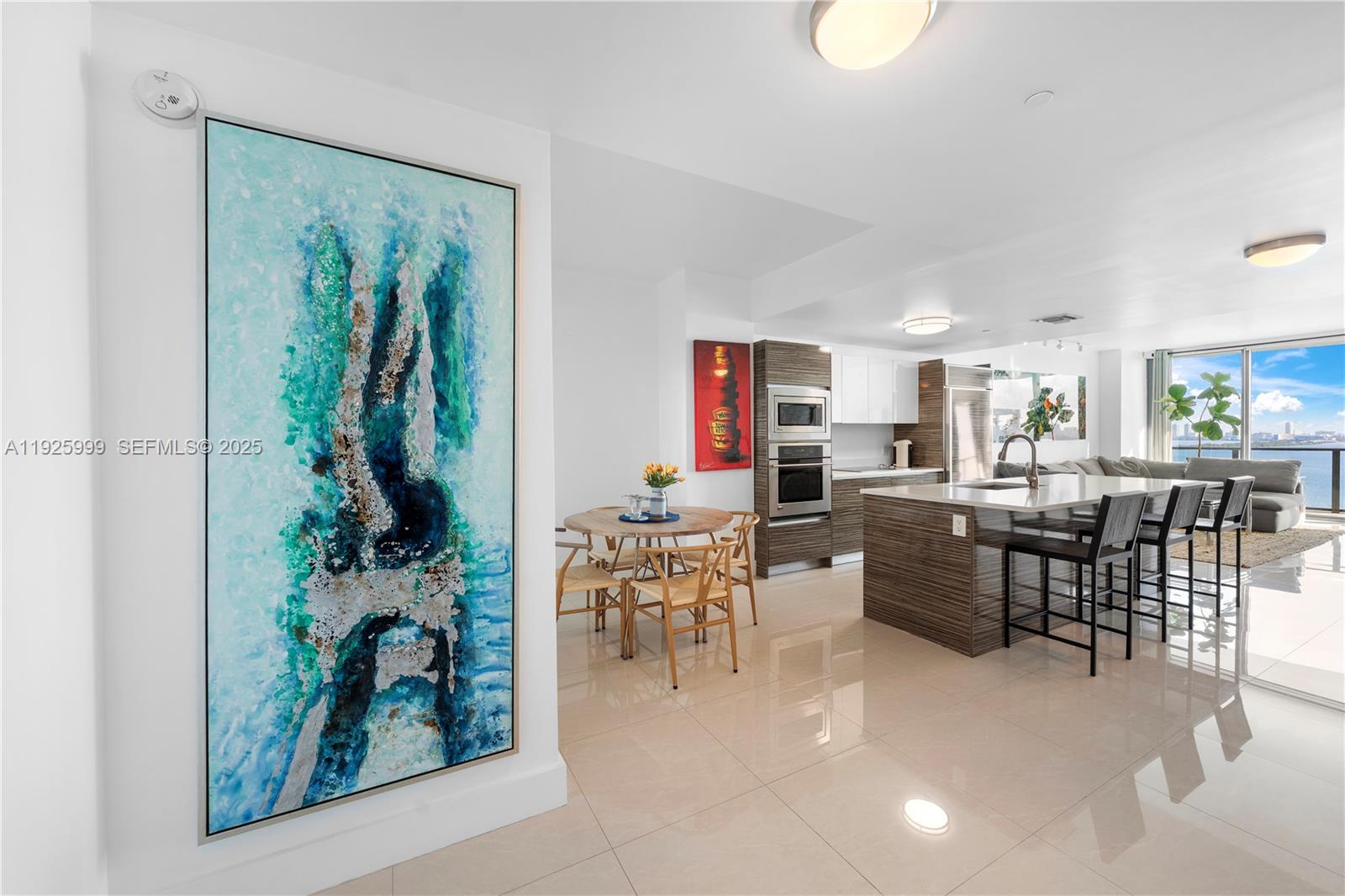 ICON BAY CONDO - Residential