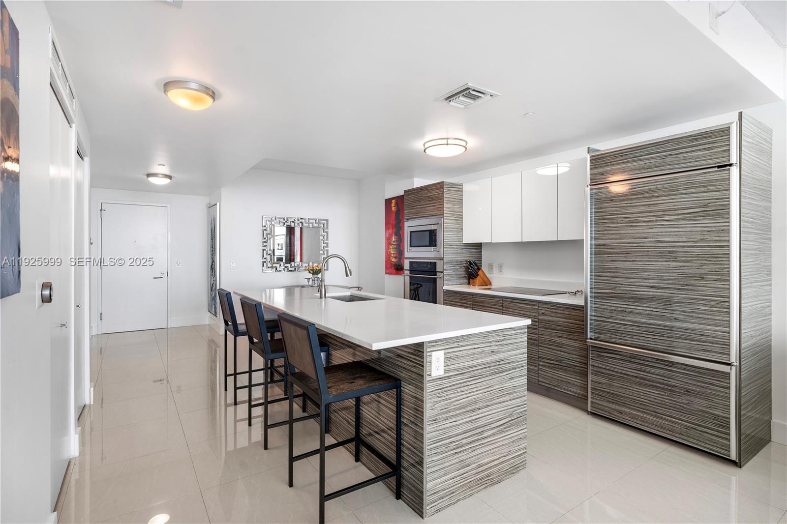 ICON BAY CONDO - Residential