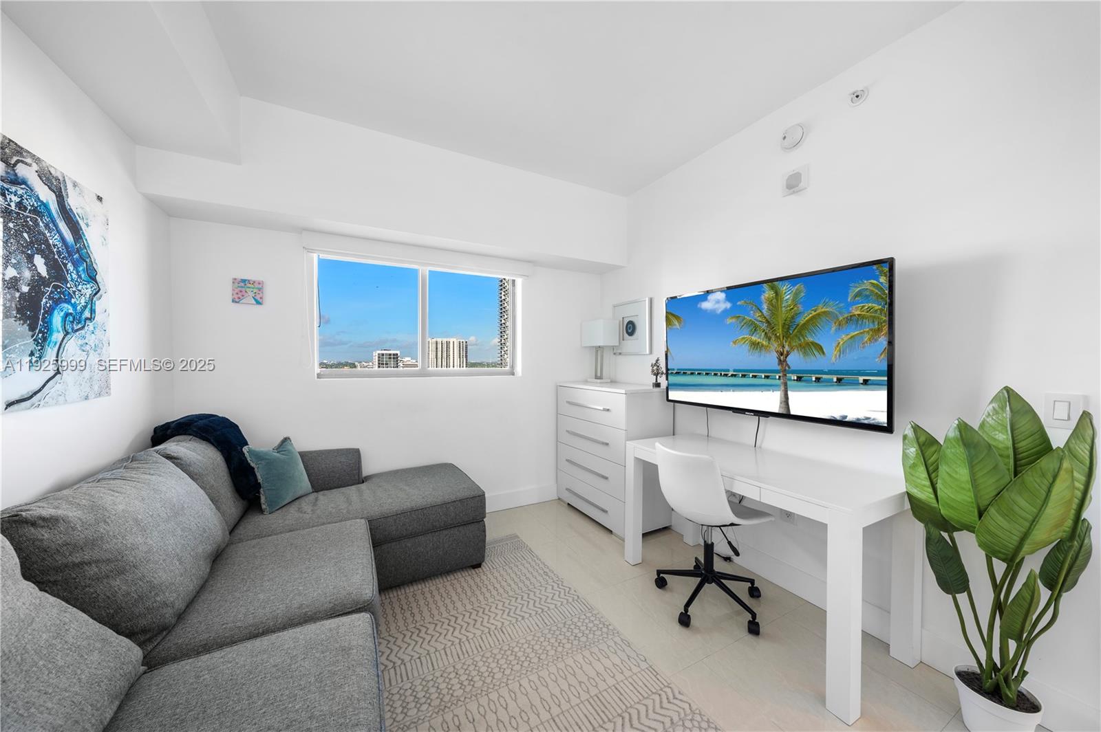 ICON BAY CONDO - Residential