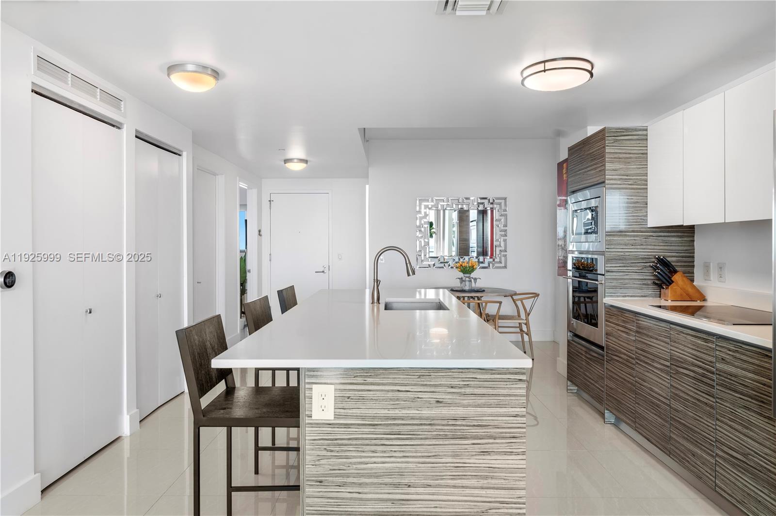 ICON BAY CONDO - Residential