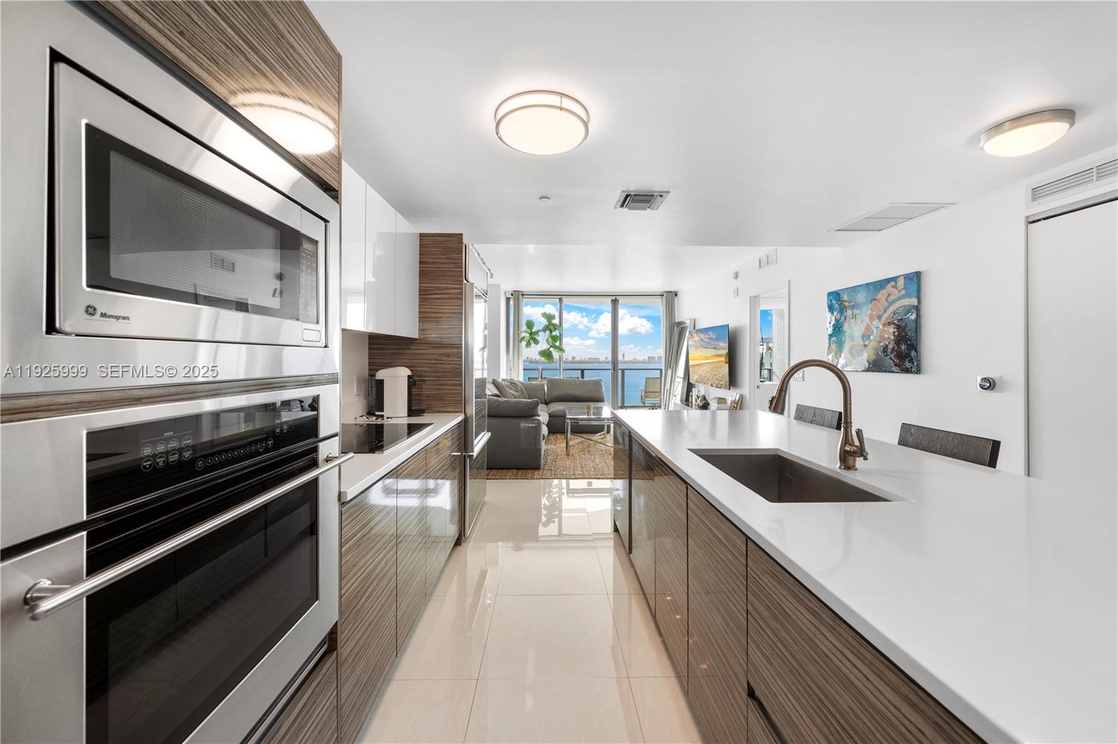 ICON BAY CONDO - Residential