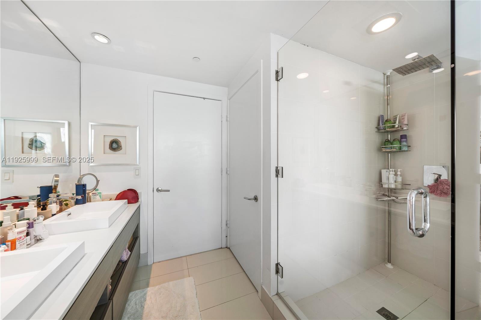 ICON BAY CONDO - Residential