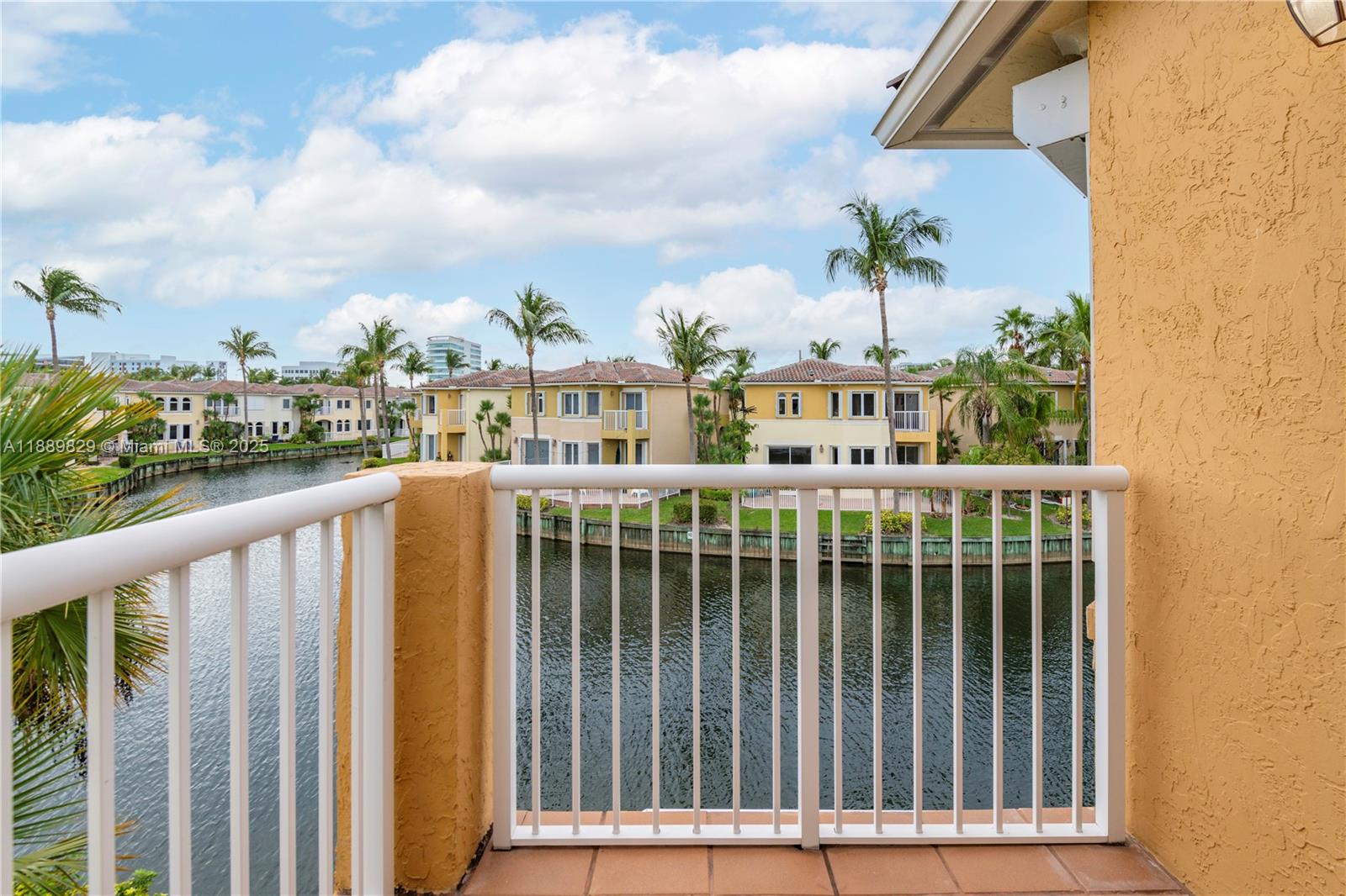 AVENTURA LAKES - PHASE II - Residential