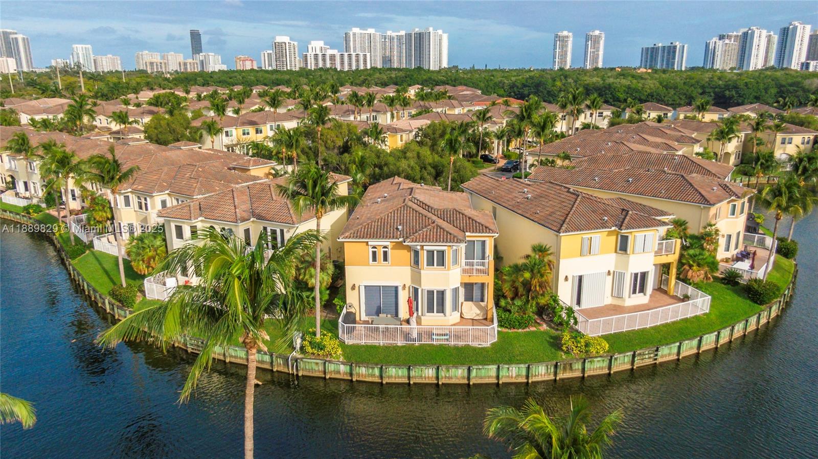 AVENTURA LAKES - PHASE II - Residential