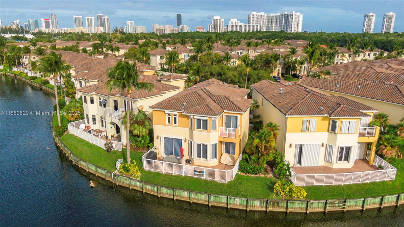 AVENTURA LAKES - PHASE II - Residential