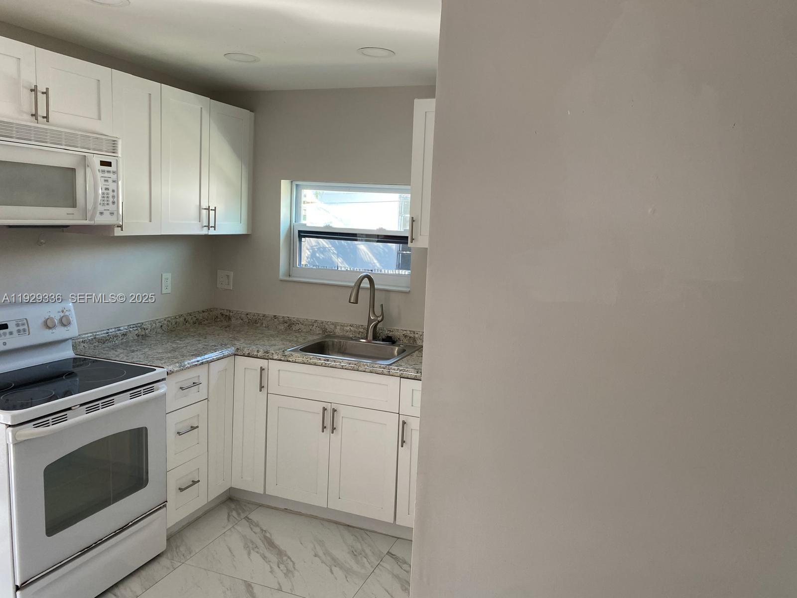 FLAMINGO ESTATES - Residential Lease