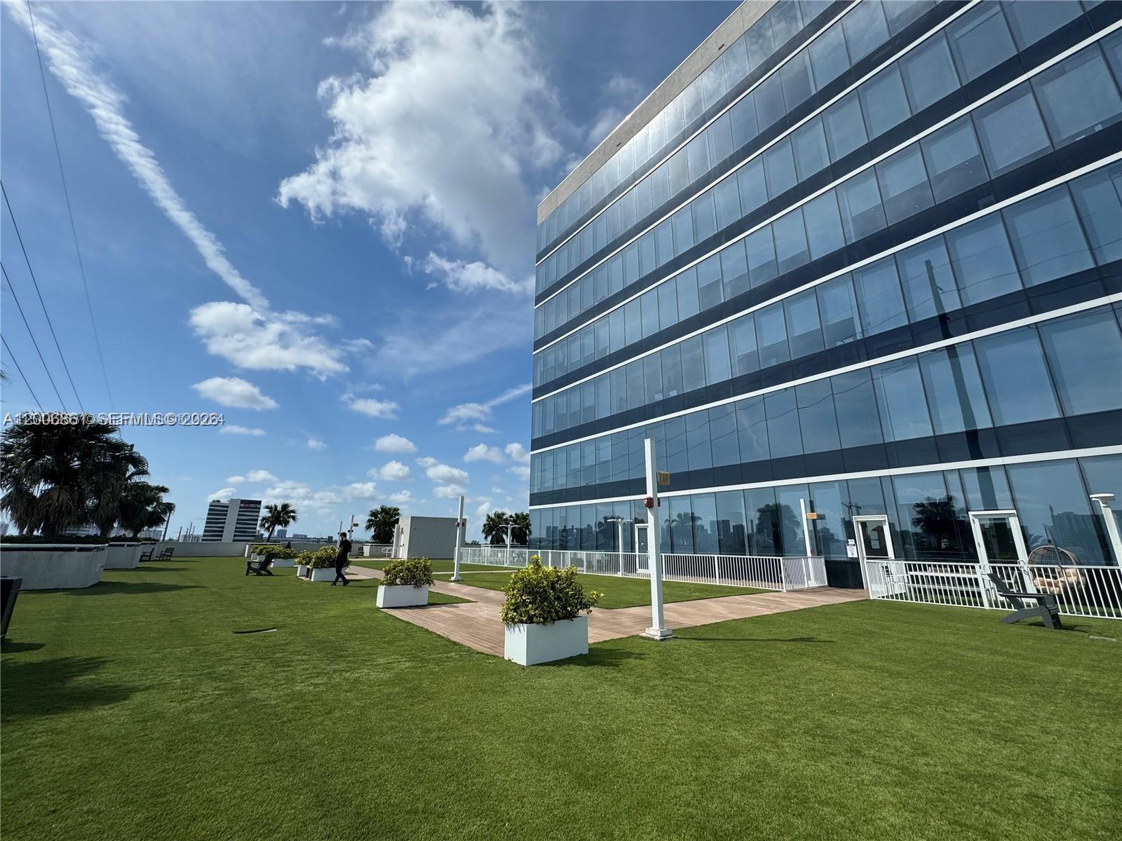 20200 W Dixie Hwy G07