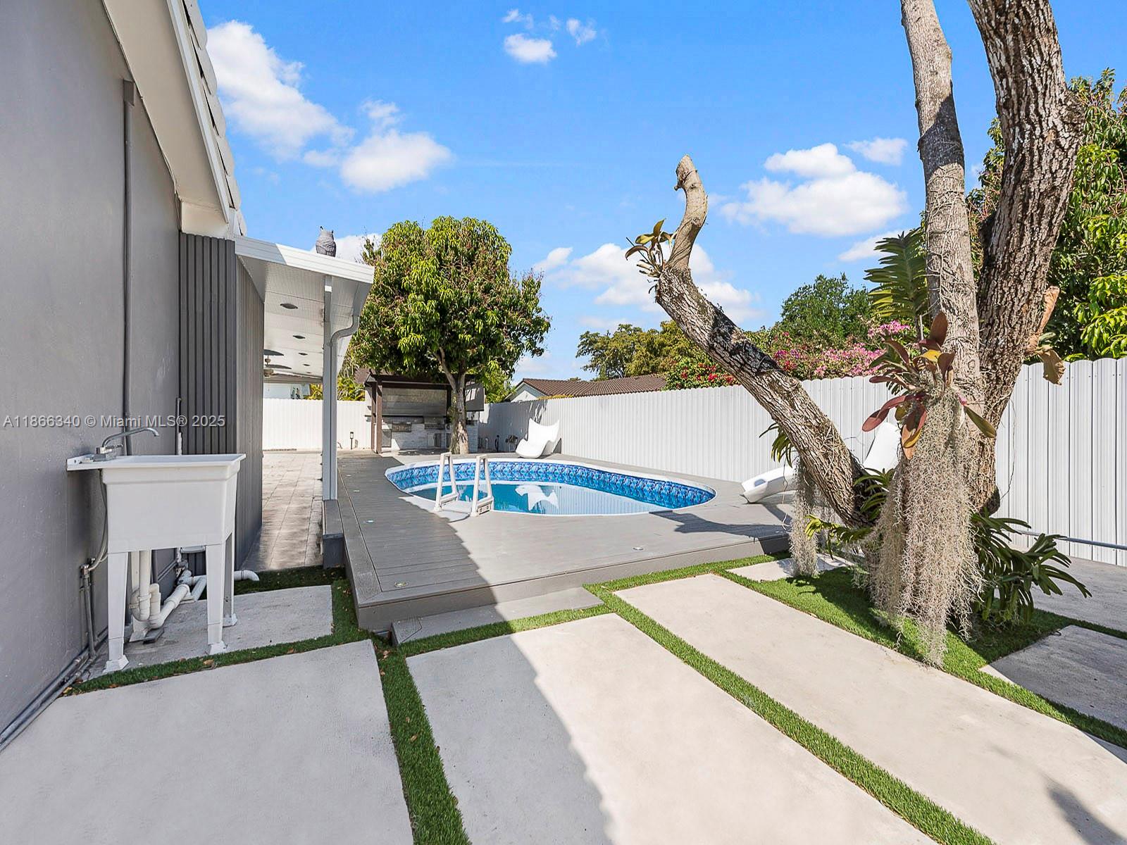 MIAMI LAKES SEC 4 - Residential Lease