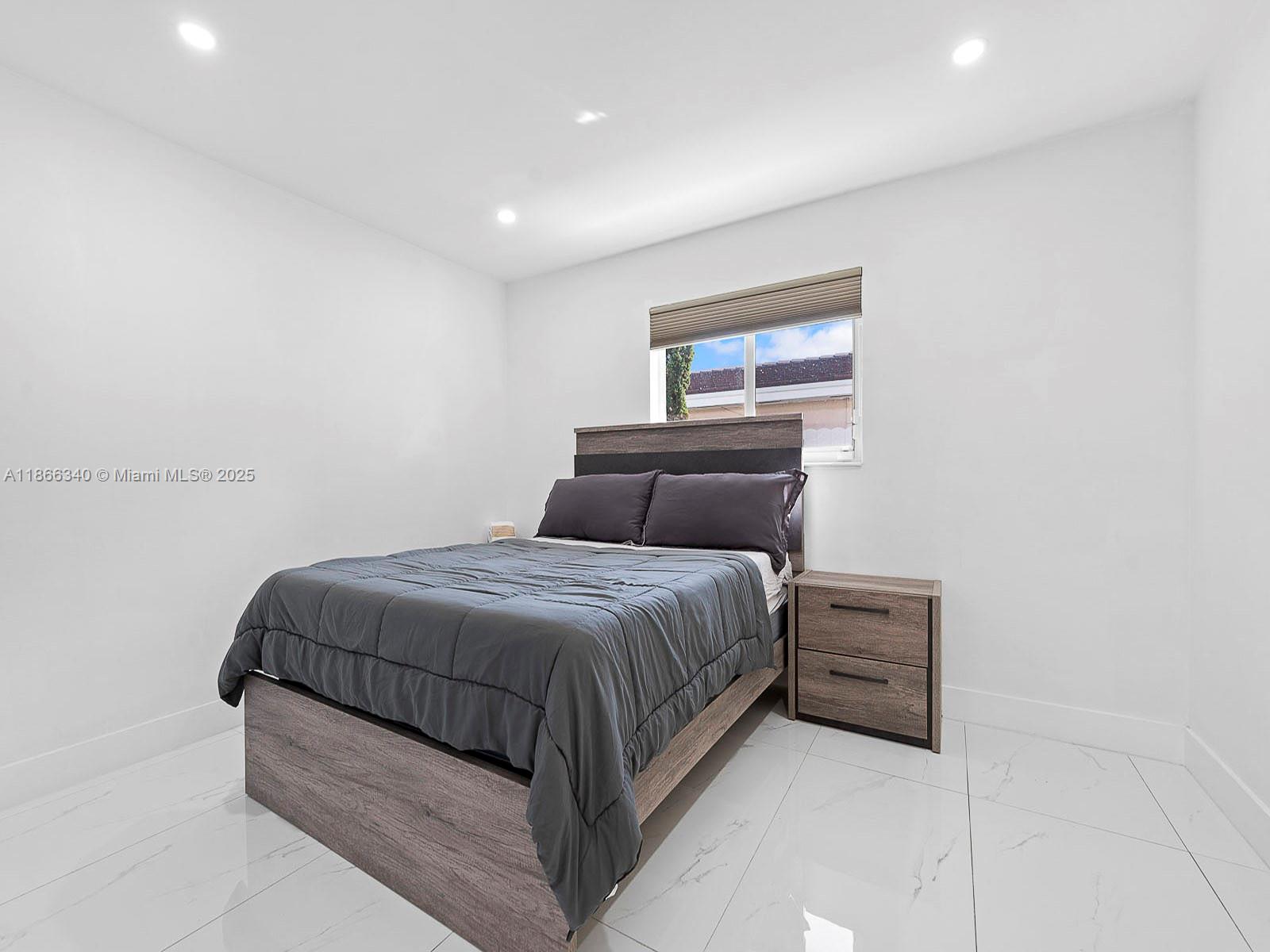 MIAMI LAKES SEC 4 - Residential Lease