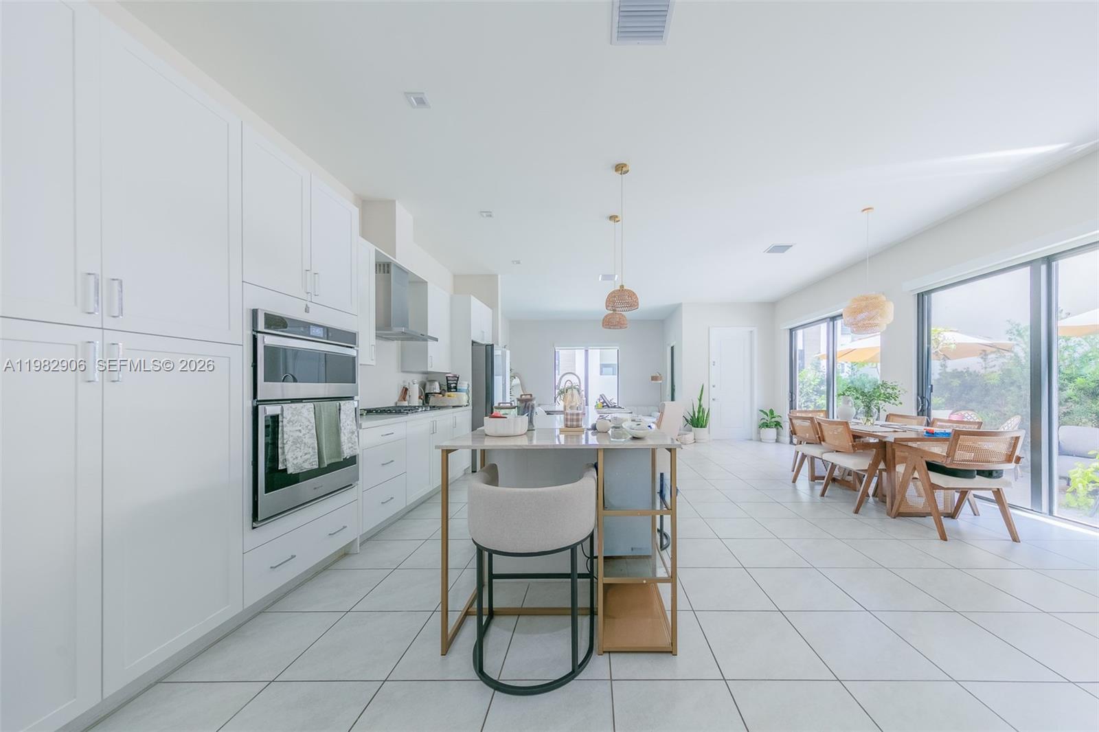 DOWNTOWN DORAL SOUTH PHAS - Residential