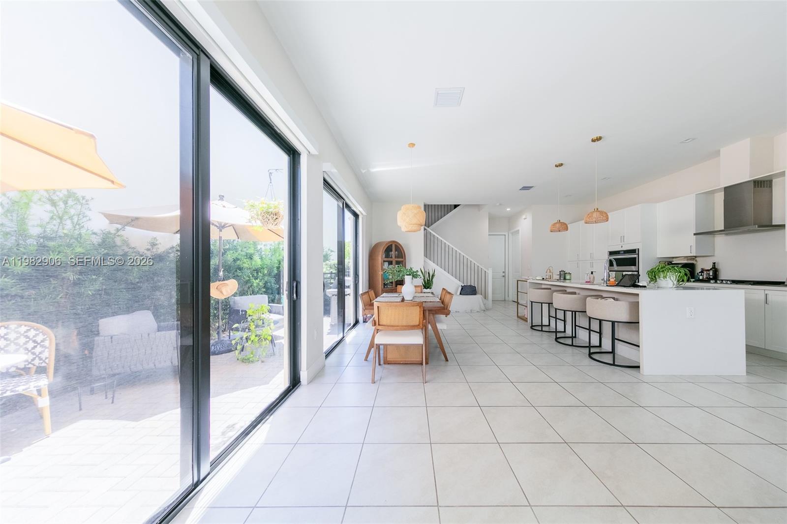 DOWNTOWN DORAL SOUTH PHAS - Residential