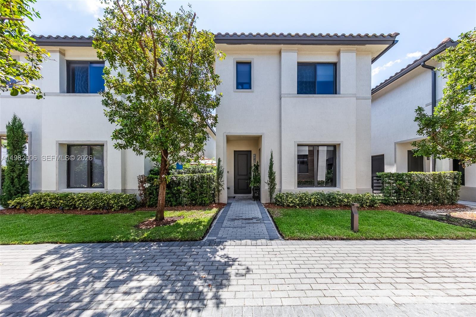 DOWNTOWN DORAL SOUTH PHAS - Residential